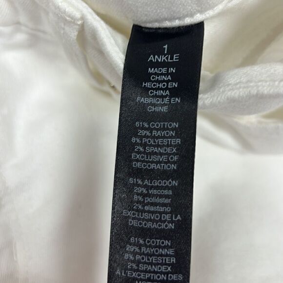 Chicos white distressed so slimming jeans size 1( M) - Picture 7 of 7